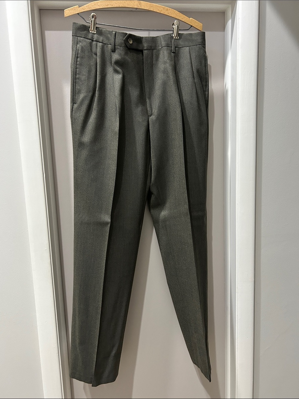 Men's Tailored Dress Pants in Olive